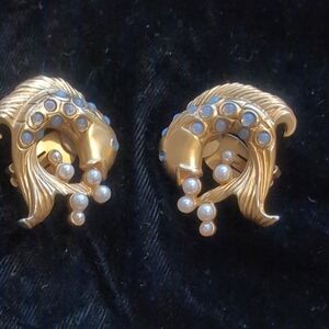 Vintage Elizabeth Taylor Avon Koi Fish Clip On Earrings.